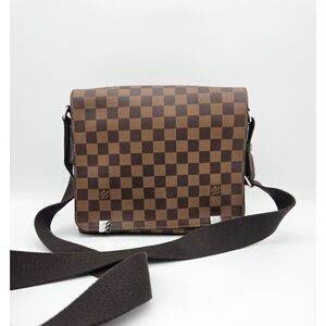 Authentic Louis Vuitton Damier Ebene District PM #4276M